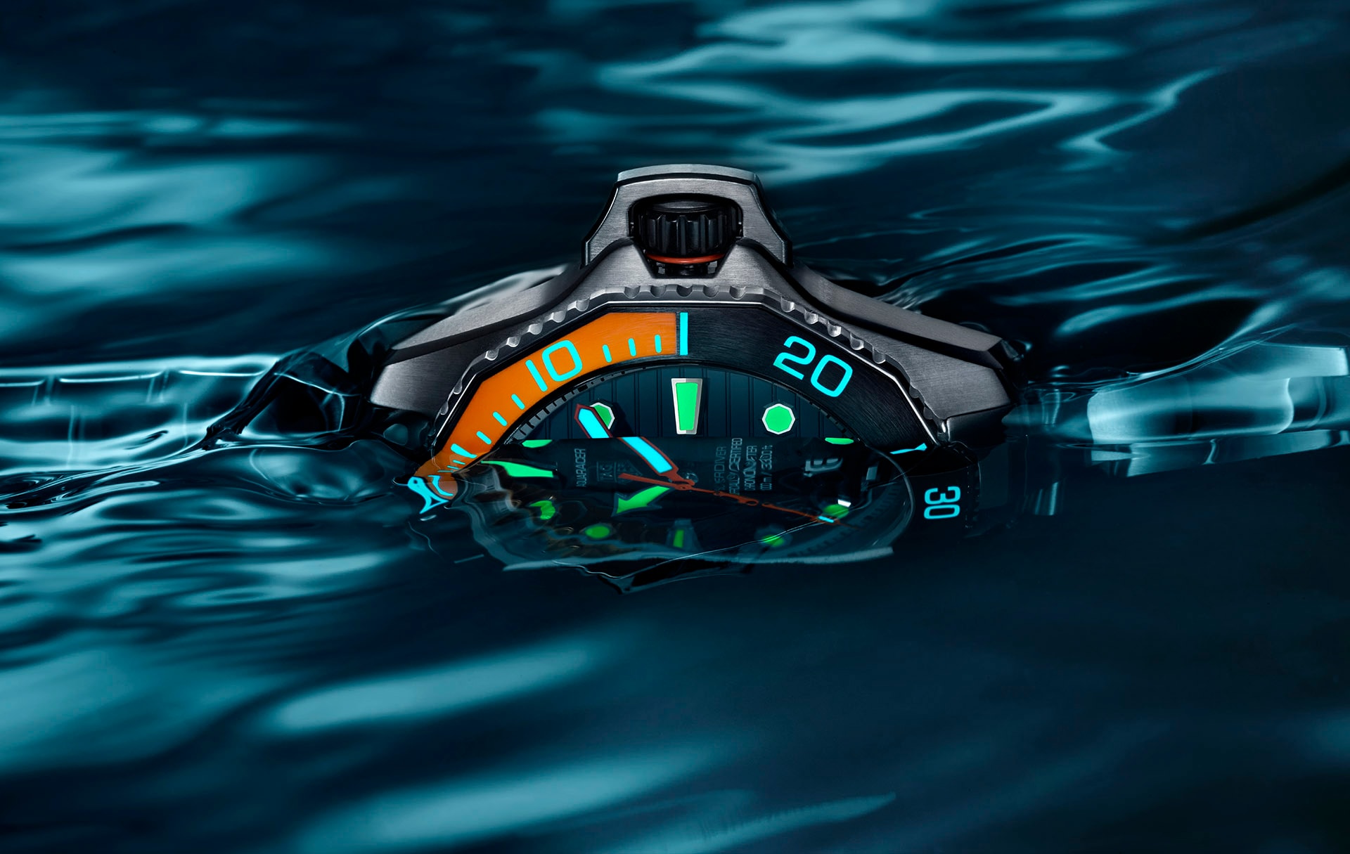 مقالة عن ساعة TAG heuer Aquaracer professional 1000 superdiver