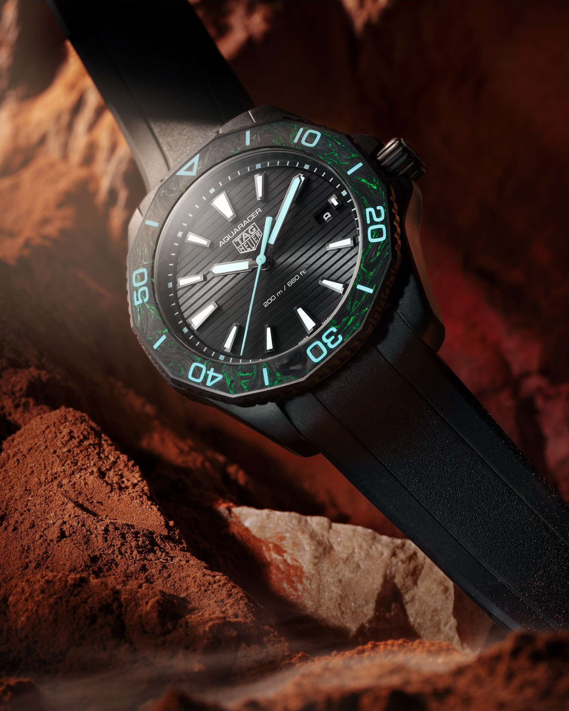image of the TAG Heuer Aquaracer Professional 200 solargraph