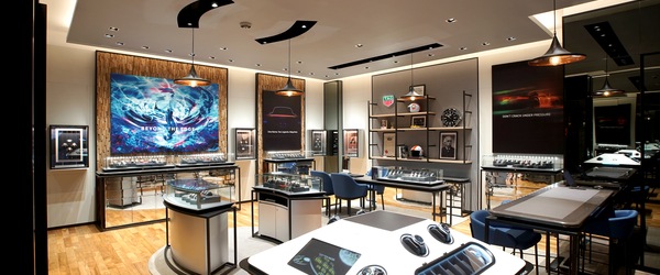 TAG Heuer Boutique Plaza Senayan, Level 1 No.138B, Jl.Asia Afrika No.8 Jakarta