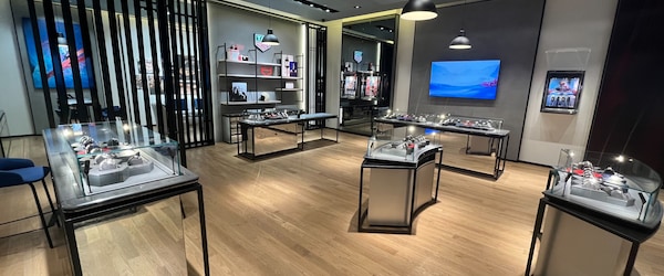 TAG Heuer Boutique 999/9 Rama 1 Road, Pathumwan Bangkok