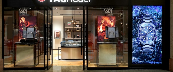 TAG Heuer Boutique Plaza Senayan, Level 1 No.138B, Jl.Asia Afrika No.8 Jakarta