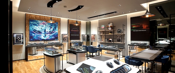TAG Heuer Boutique Plaza Senayan, Level 1 No.138B, Jl.Asia Afrika No.8 Jakarta