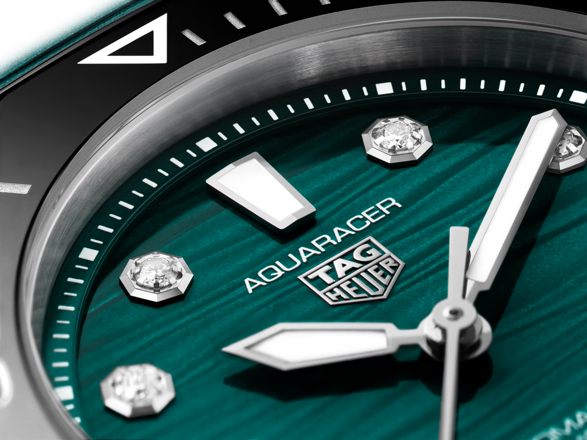 TAG HEUER タグホイヤー アクアレーサー プロフェッショナル300 WBP231G.FT6226 腕時計
 ステンレススチール SS/ラバー SS 自動巻き グリーン文字盤 ユニセックス【中古】 タグ・ホイヤー アクアレーサー プロフェッショナル 300 WBP231G